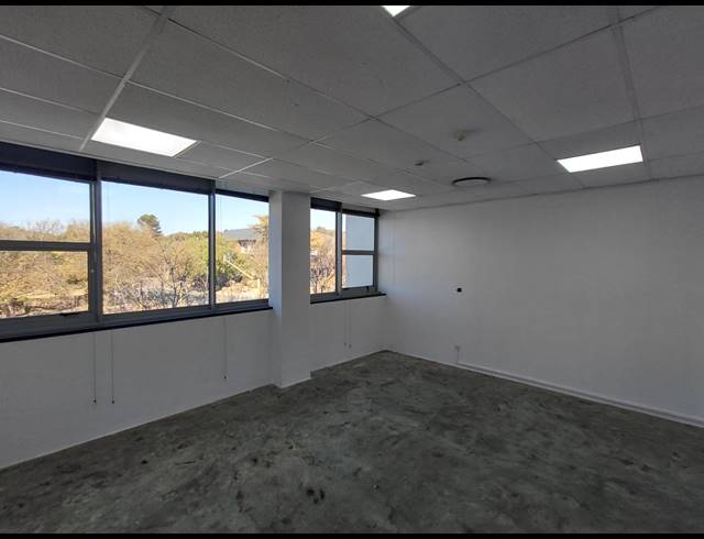 666M² OFFICE TO LET IN MAGALIESSIG